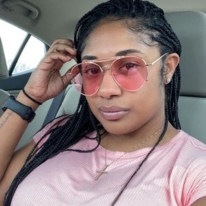 Meet your Posher, Alicia